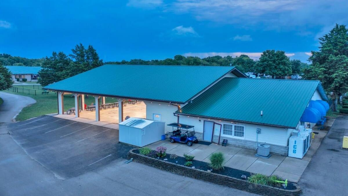 Rustic Cabin With Pool Access Блумингтон Экстерьер фото